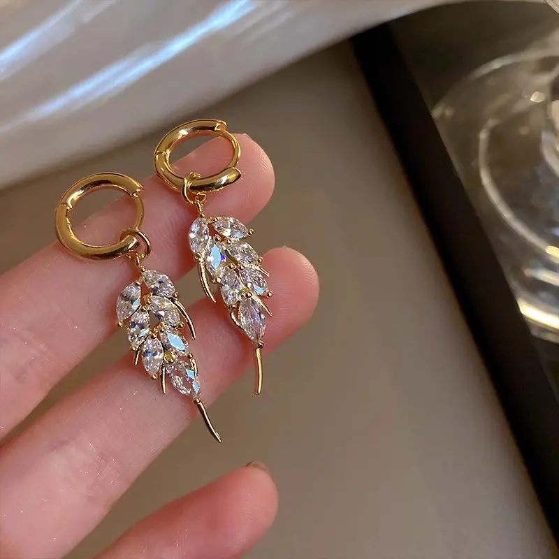2022 New Zircon Leaf Ear Buckle Korean Design
