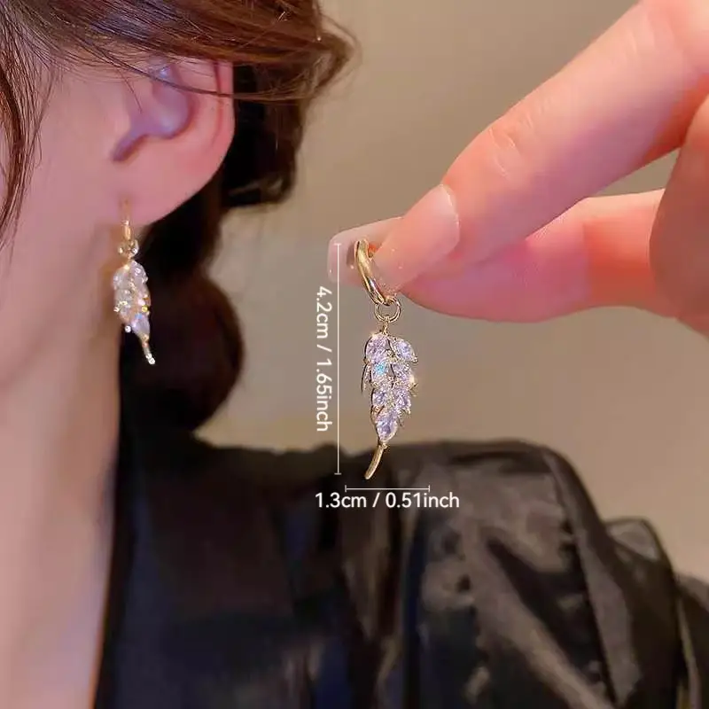 2022 New Zircon Leaf Ear Buckle Korean Design — feature 1