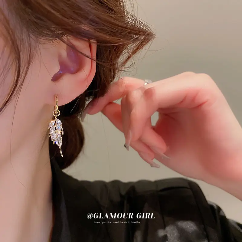 2022 New Zircon Leaf Ear Buckle Korean Design — feature 5