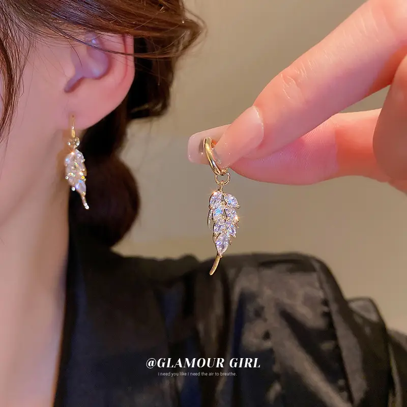 2022 New Zircon Leaf Ear Buckle Korean Design — feature 3