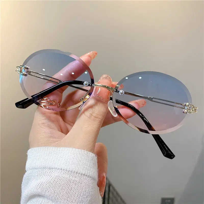 Women Gradient Sunglasses with Rimless Edge Cut - Image 2