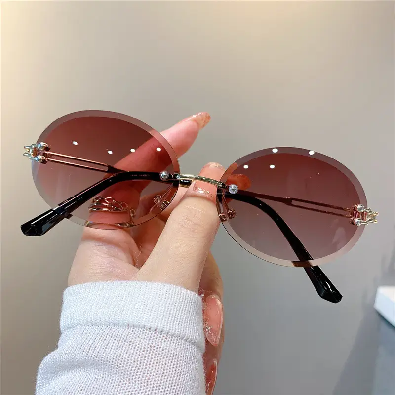 Women Gradient Sunglasses with Rimless Edge Cut - Image 3