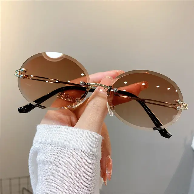 Women Gradient Sunglasses with Rimless Edge Cut - Image 7