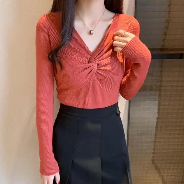 2025 Women's Black Knit V-Neck Long Sleeve Top