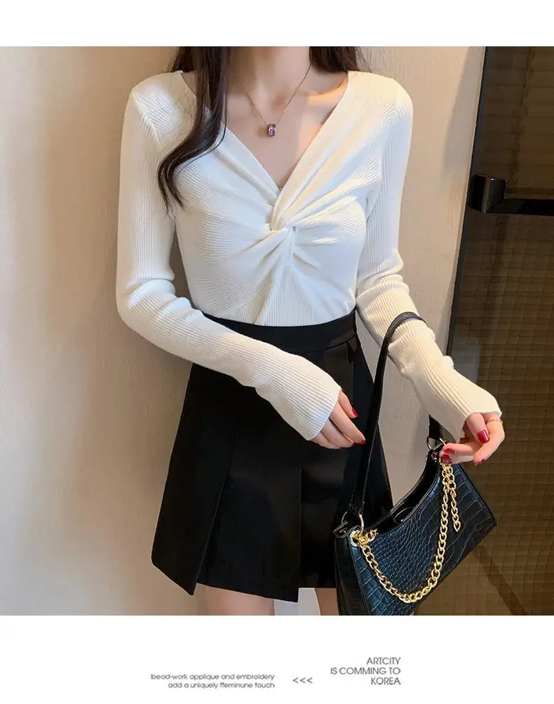 2025 Women's Black Knit V-Neck Long Sleeve Top — feature 10