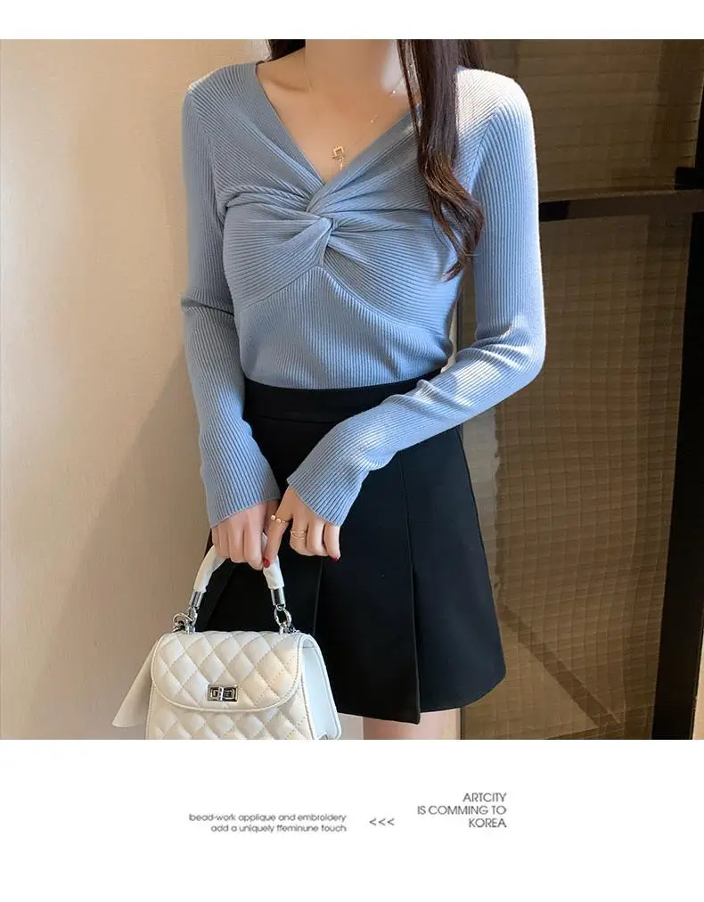 2025 Women's Black Knit V-Neck Long Sleeve Top — feature 17