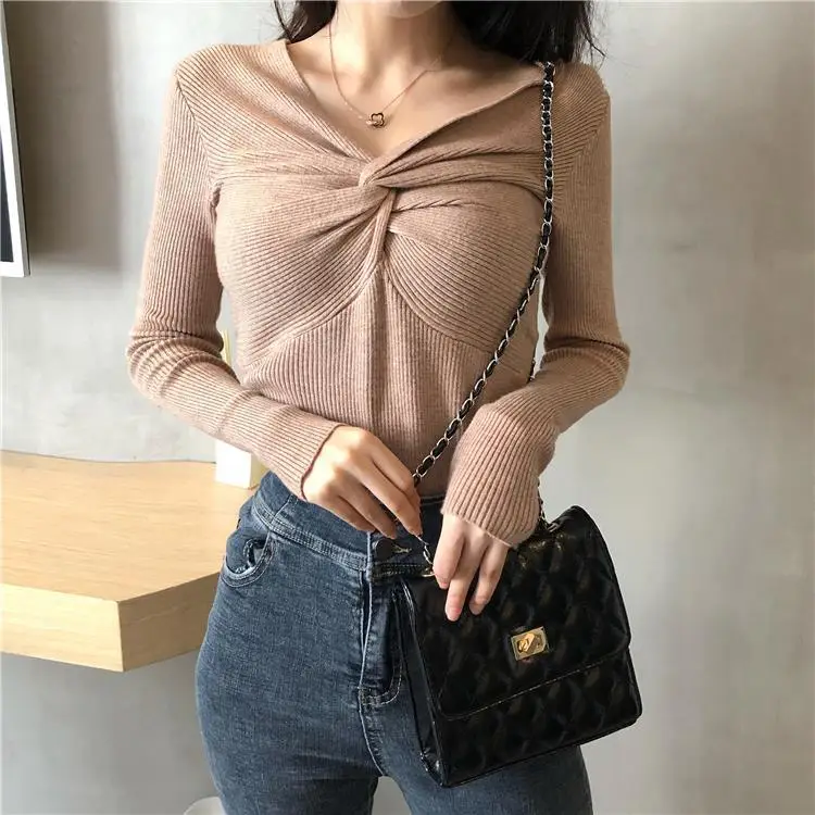 2025 Women's Black Knit V-Neck Long Sleeve Top — feature 18