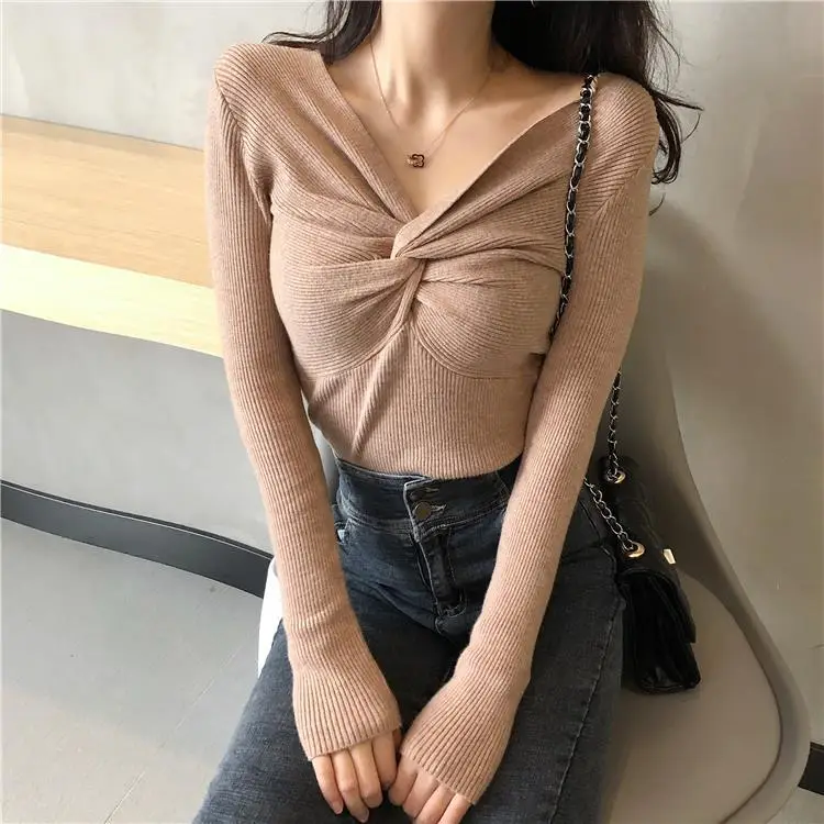 2025 Women's Black Knit V-Neck Long Sleeve Top — feature 20