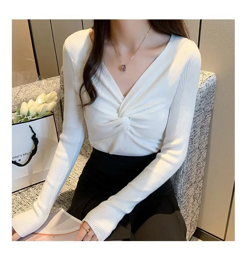 2025 Women's Black Knit V-Neck Long Sleeve Top — feature 22