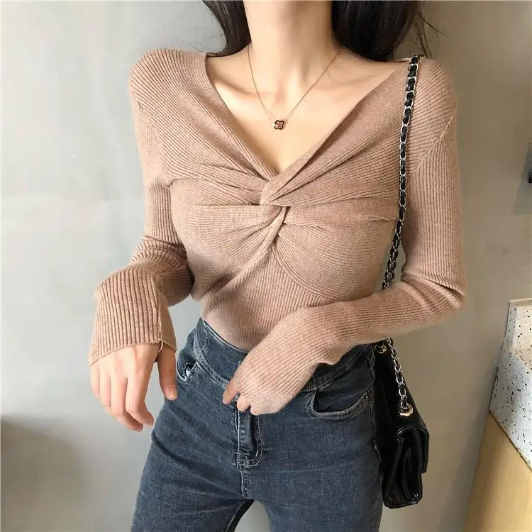 2025 Women's Black Knit V-Neck Long Sleeve Top — feature 4