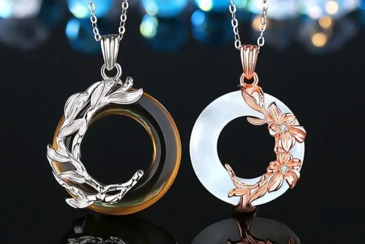 Antique Three Generation Love Necklace with Clavicle Chain - Image 2