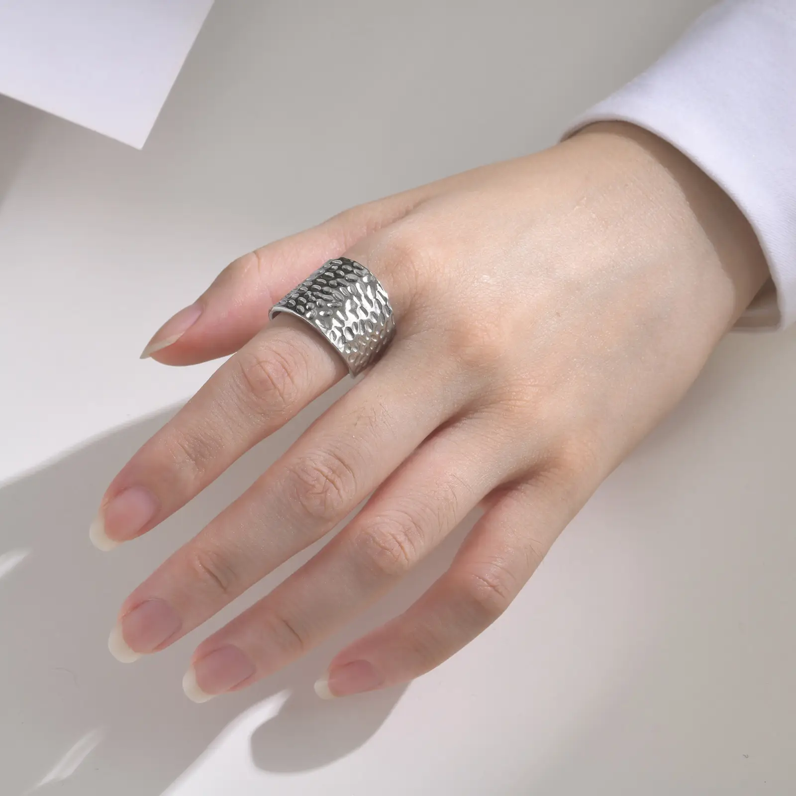 Stainless Steel Hammer Pattern Ring Women Men's R-649 - Image 5
