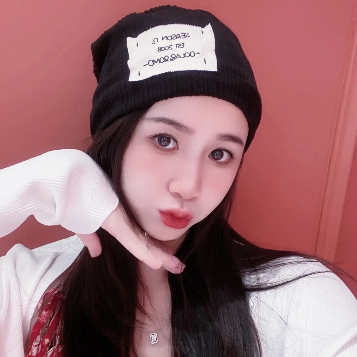Women's Knitted Wool Beanie with "Hello" Print - Image 4