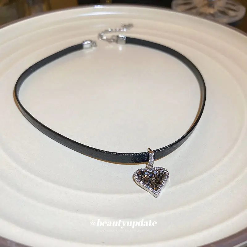 French Artificial Crystal Heart Choker Necklace - Image 3