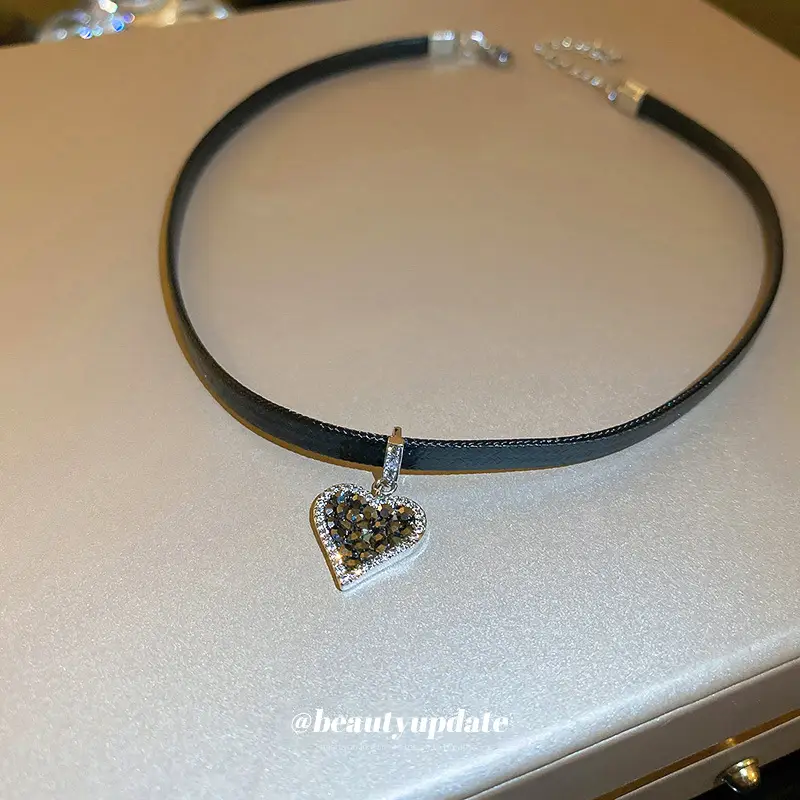 French Artificial Crystal Heart Choker Necklace - Image 5