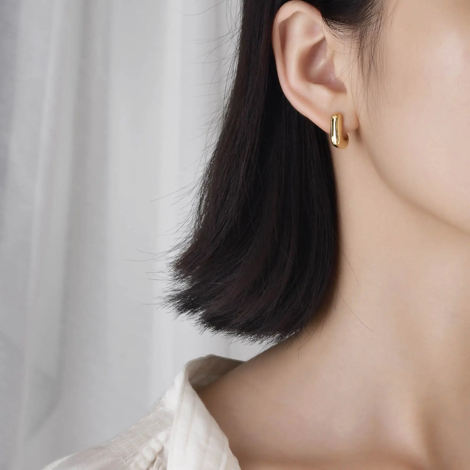 Huan Mu Titanium Steel L-Shaped Earrings - Image 6