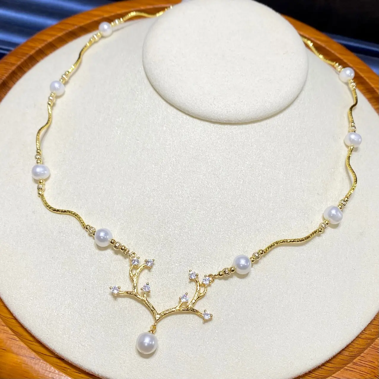 18K Gold Pearl Necklace for Women — feature 9