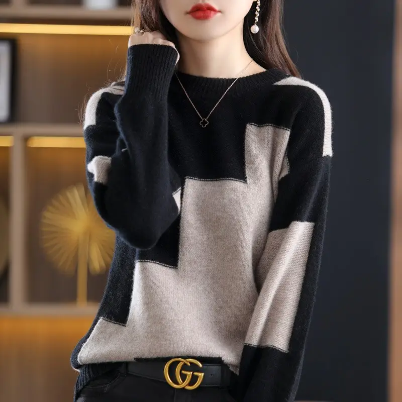 Plus Size Black White Color Block Knitwear Top - Image 3