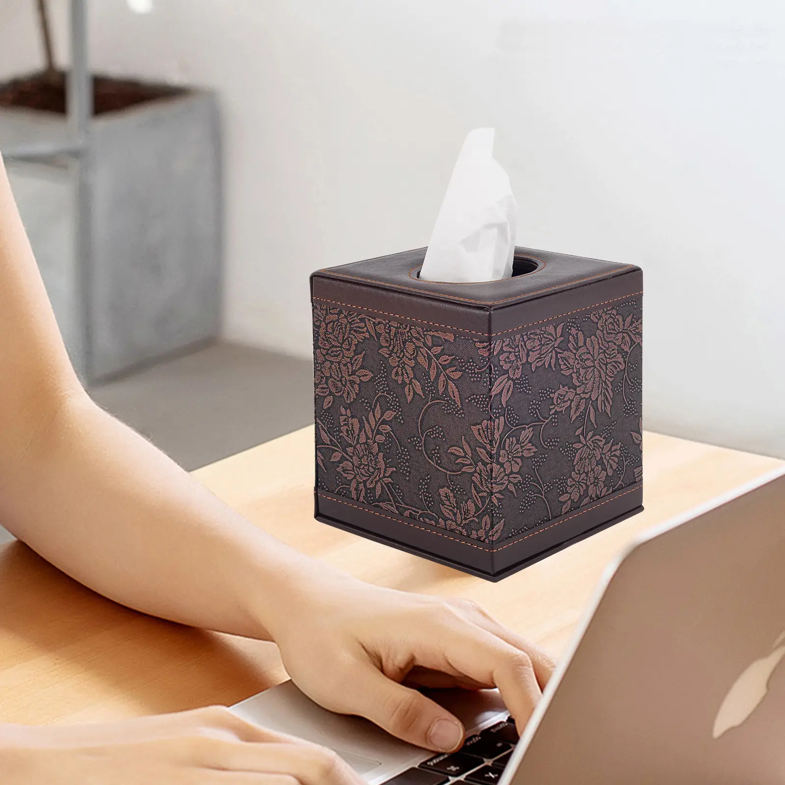 Square Heated Roll Tissue Box Vintage Flower Leather — feature 1