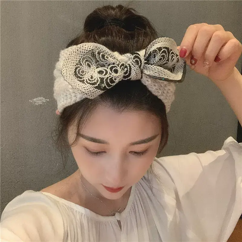 Korean Embroidered Knitted Wool Hairband with Sequins Bow — feature 2