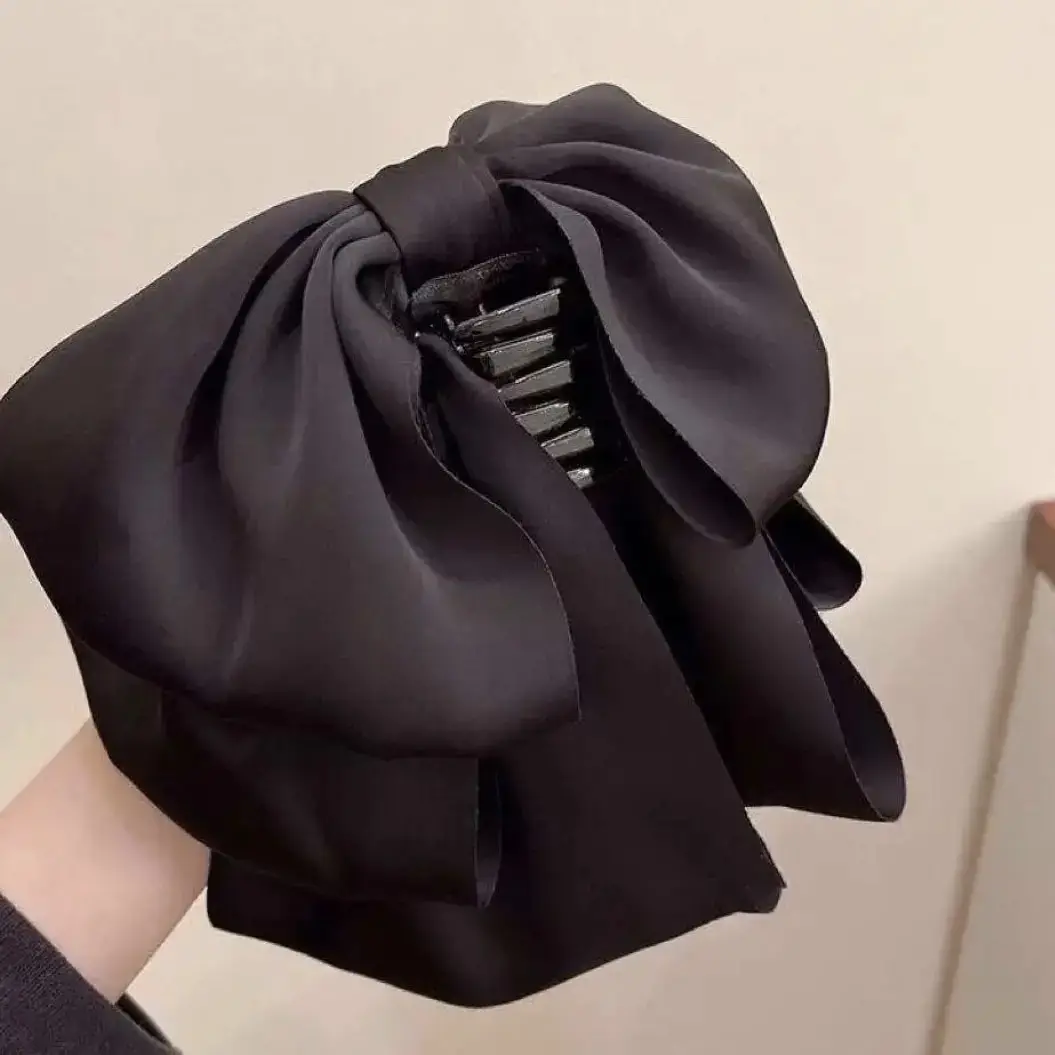 Black Velvet Bow Hairpin with Pearl Embellishment - Image 6