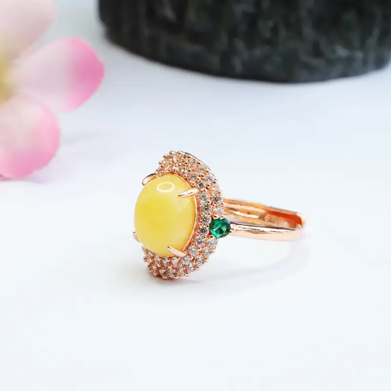 Guan Yu Yellow Amber Ring with Green Gemstone - Image 5
