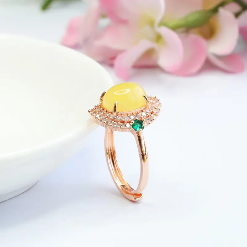 Guan Yu Yellow Amber Ring with Green Gemstone — feature 9