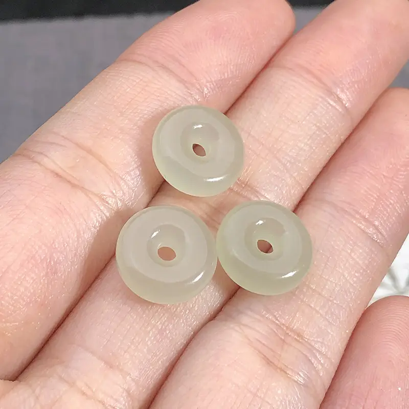 Natural Hetian Jade Peace Buckle Small Sun Water Color Jade - Image 2