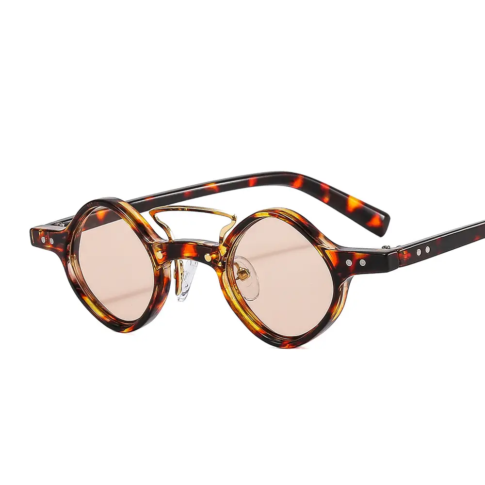 C2 Leopard-framed Champagne slices