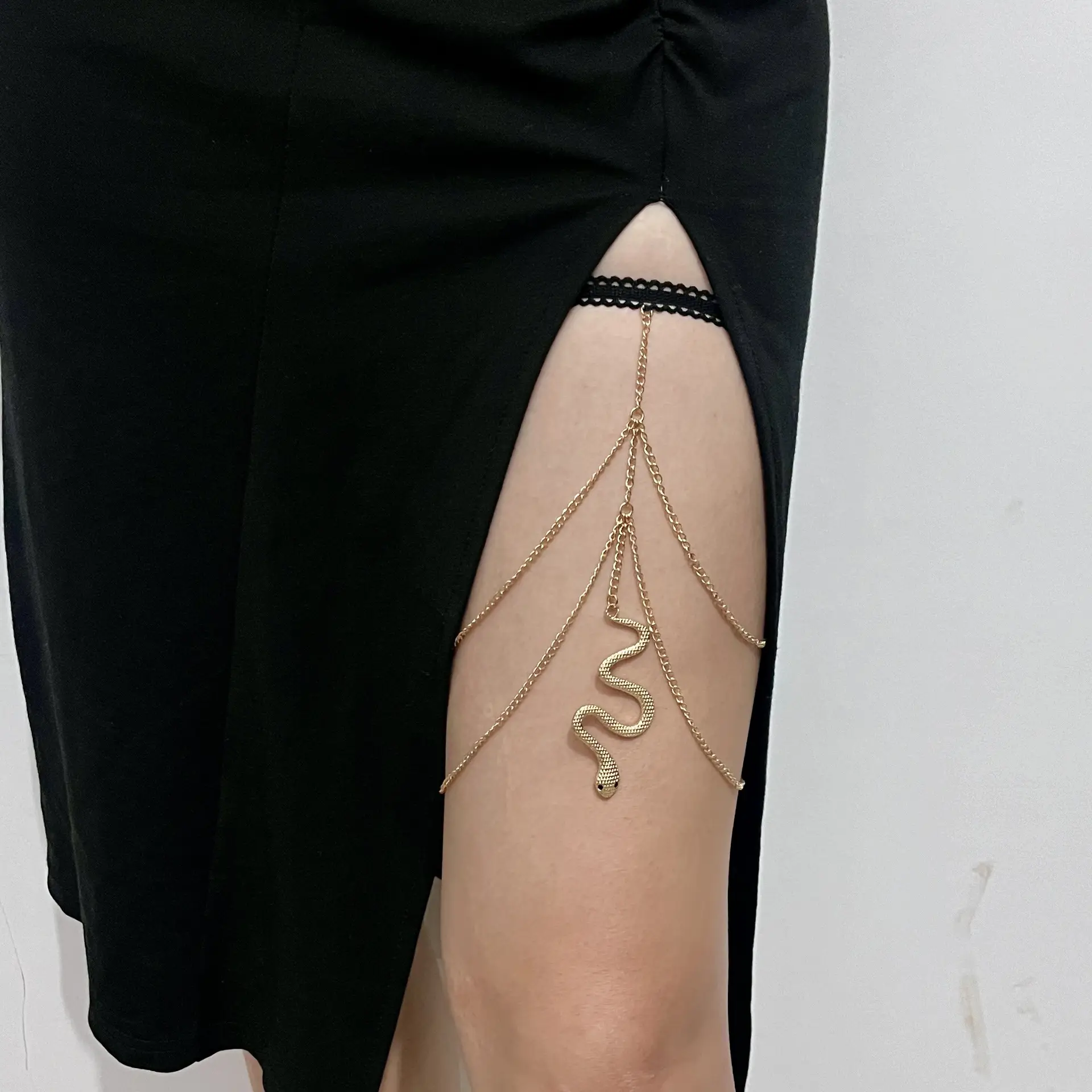 Golden Snake Chain Double Thigh Accessory for Women — feature 17