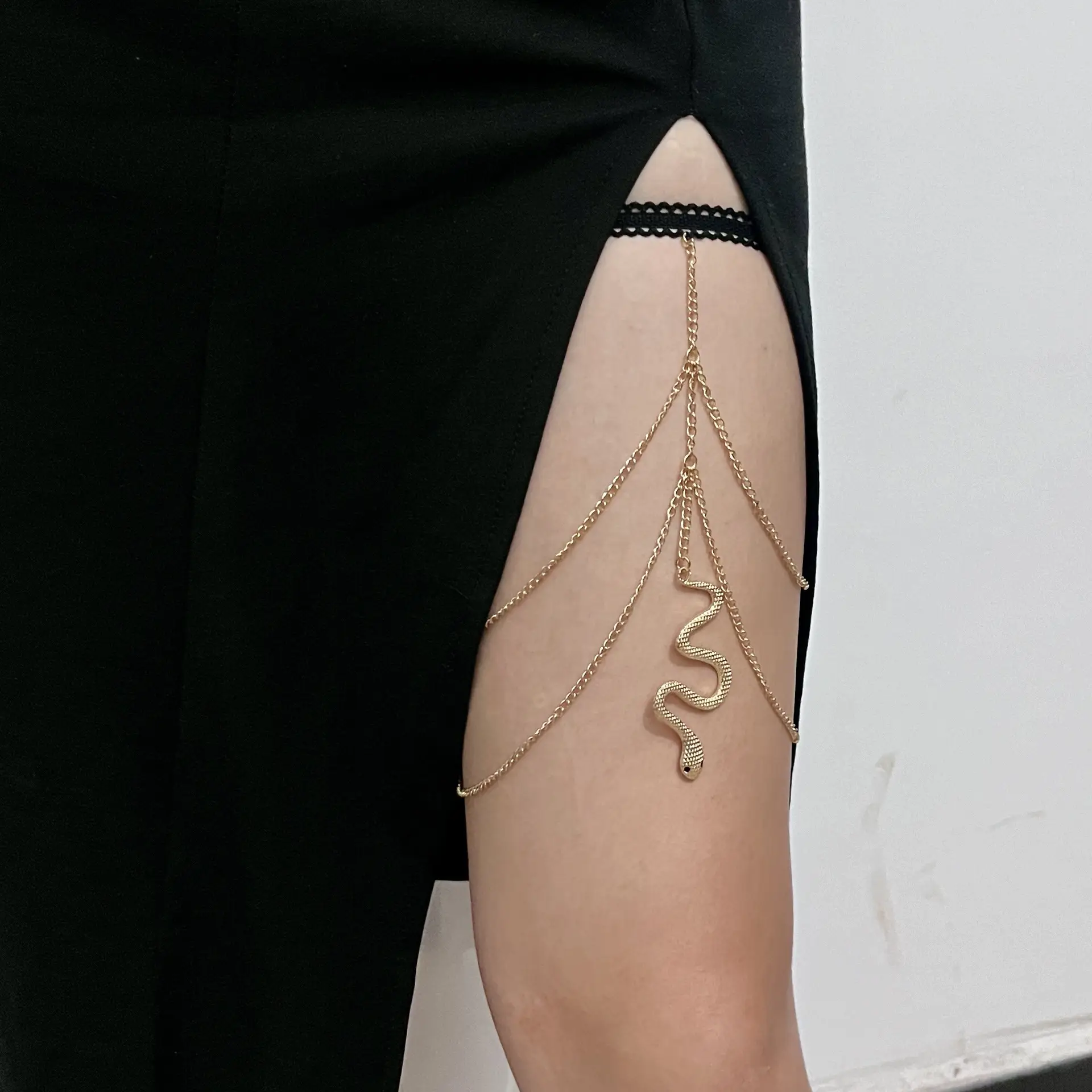 Golden Snake Chain Double Thigh Accessory for Women — feature 18