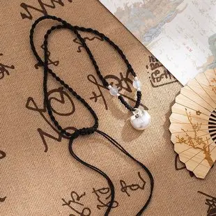 Double-sided Temperature Sensitive Four Leaf Clover Necklace — feature 17