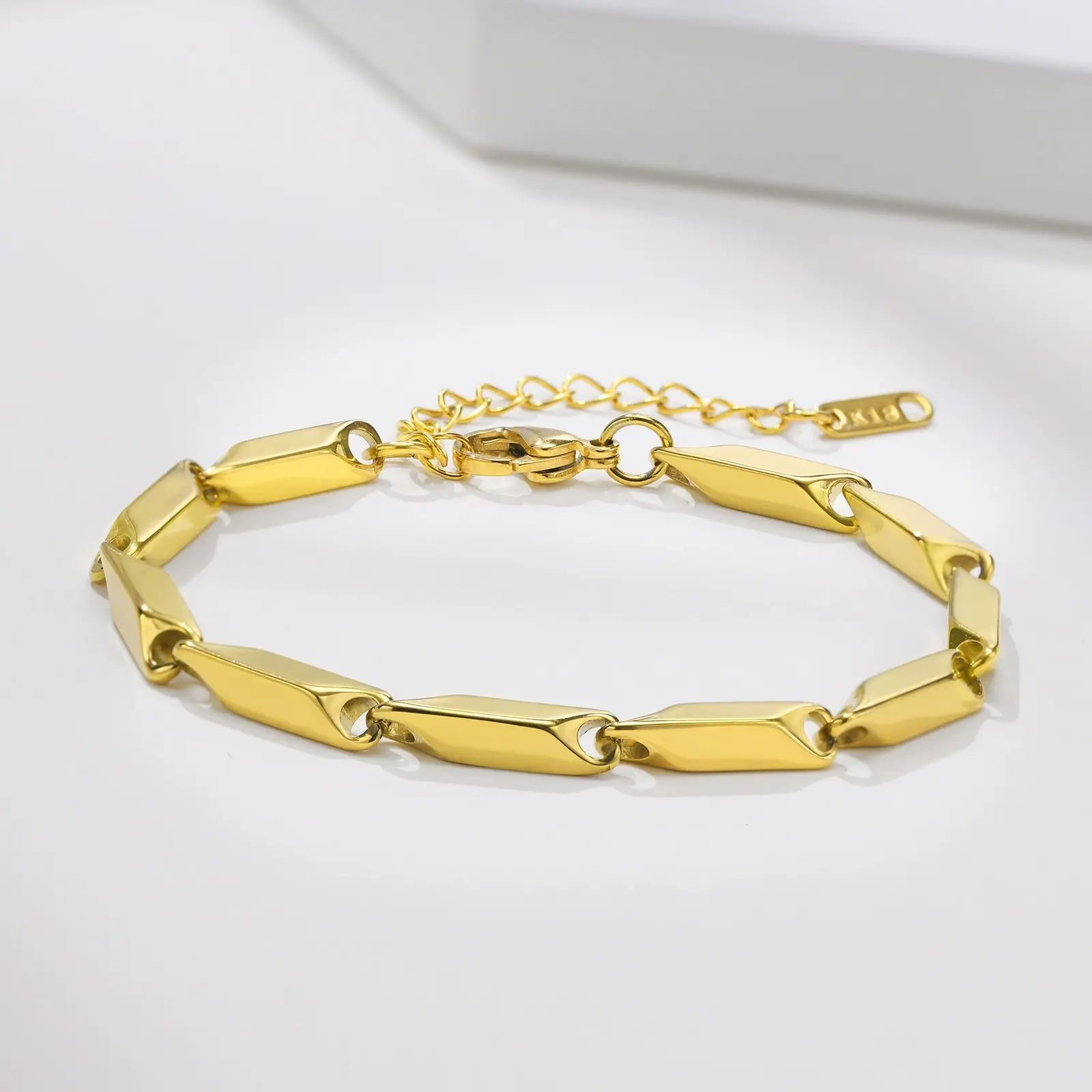 Gold Beveled Rhombus Chain Bracelet for Men Women — feature 6