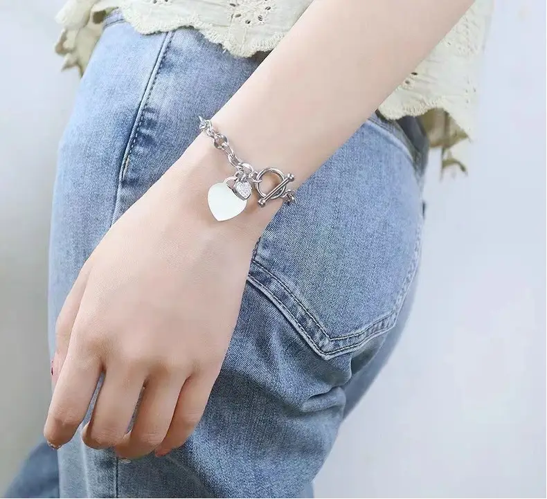 18K Golden Personality Ot Buckle Bracelet for Women — feature 18