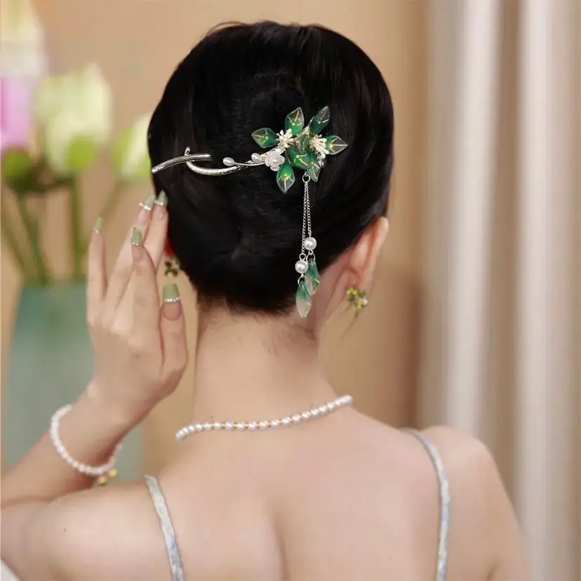 Ancient Flower Twist Hair Clip with Large Tassel for Hanfu — feature 1