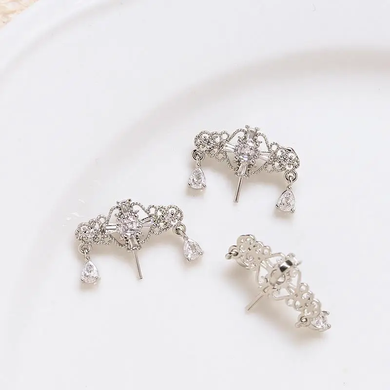 Copper Plated Gold Zircon Crown Earrings 20mm — feature 8