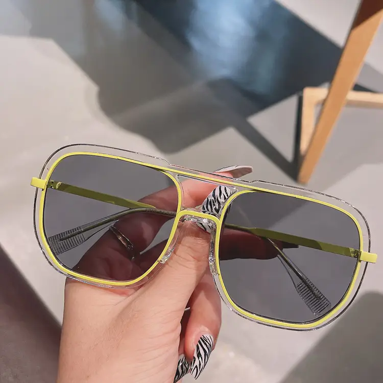 Women's European Retro Rectangular Sunglasses Yellow Lens