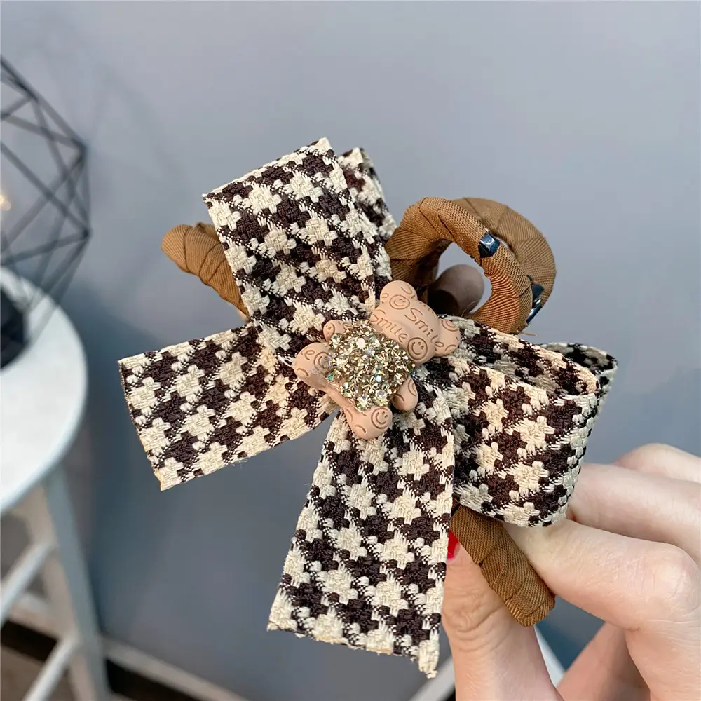 Houndstooth Bow Hairpin with Bear Sunflower Design — feature 7