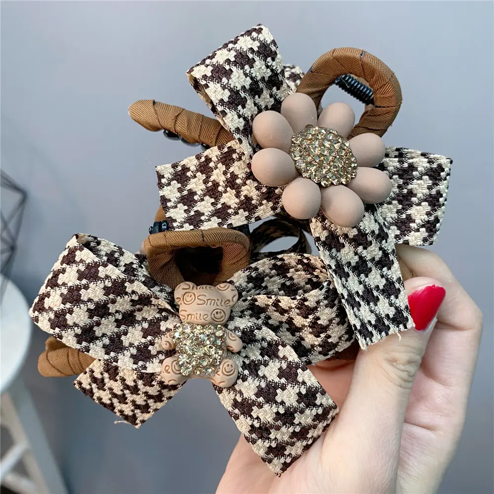 Houndstooth Bow Hairpin with Bear Sunflower Design — feature 9