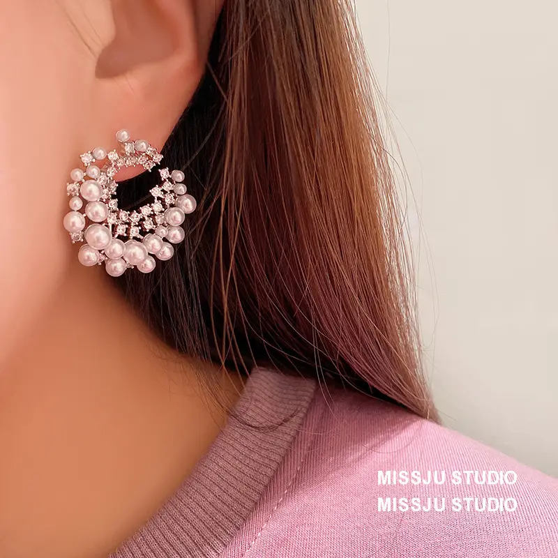 Pearl Asymmetrical C Earrings Niche Luxury Retro 925 Silver - Image 3
