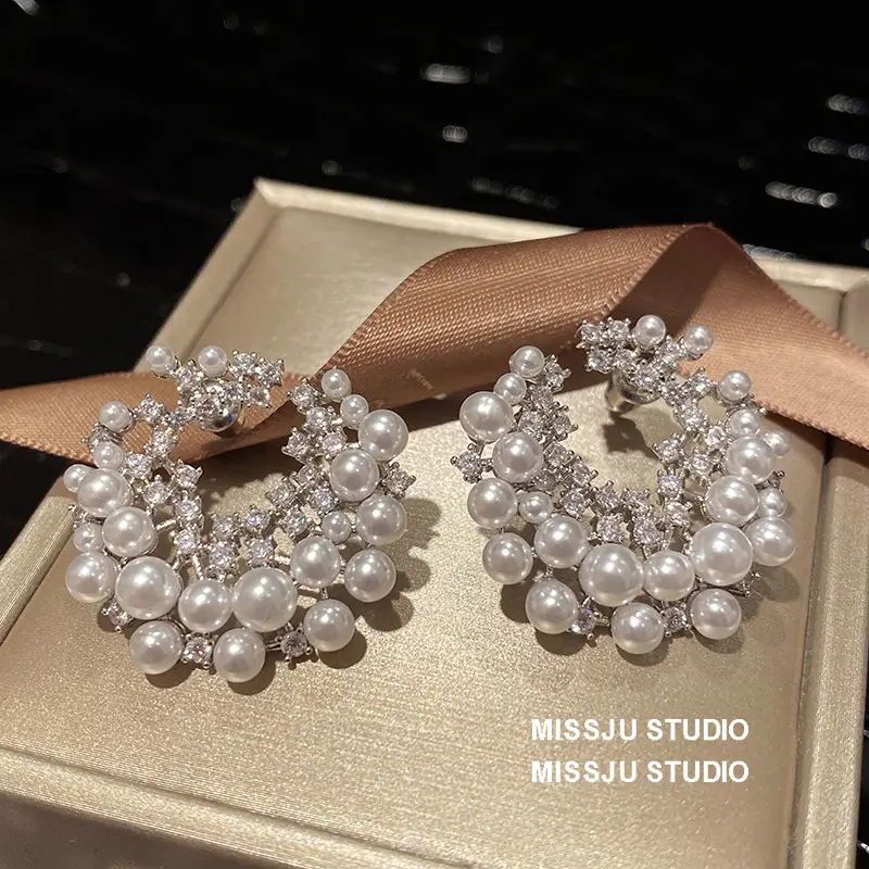 Pearl Asymmetrical C Earrings Niche Luxury Retro 925 Silver - Image 5