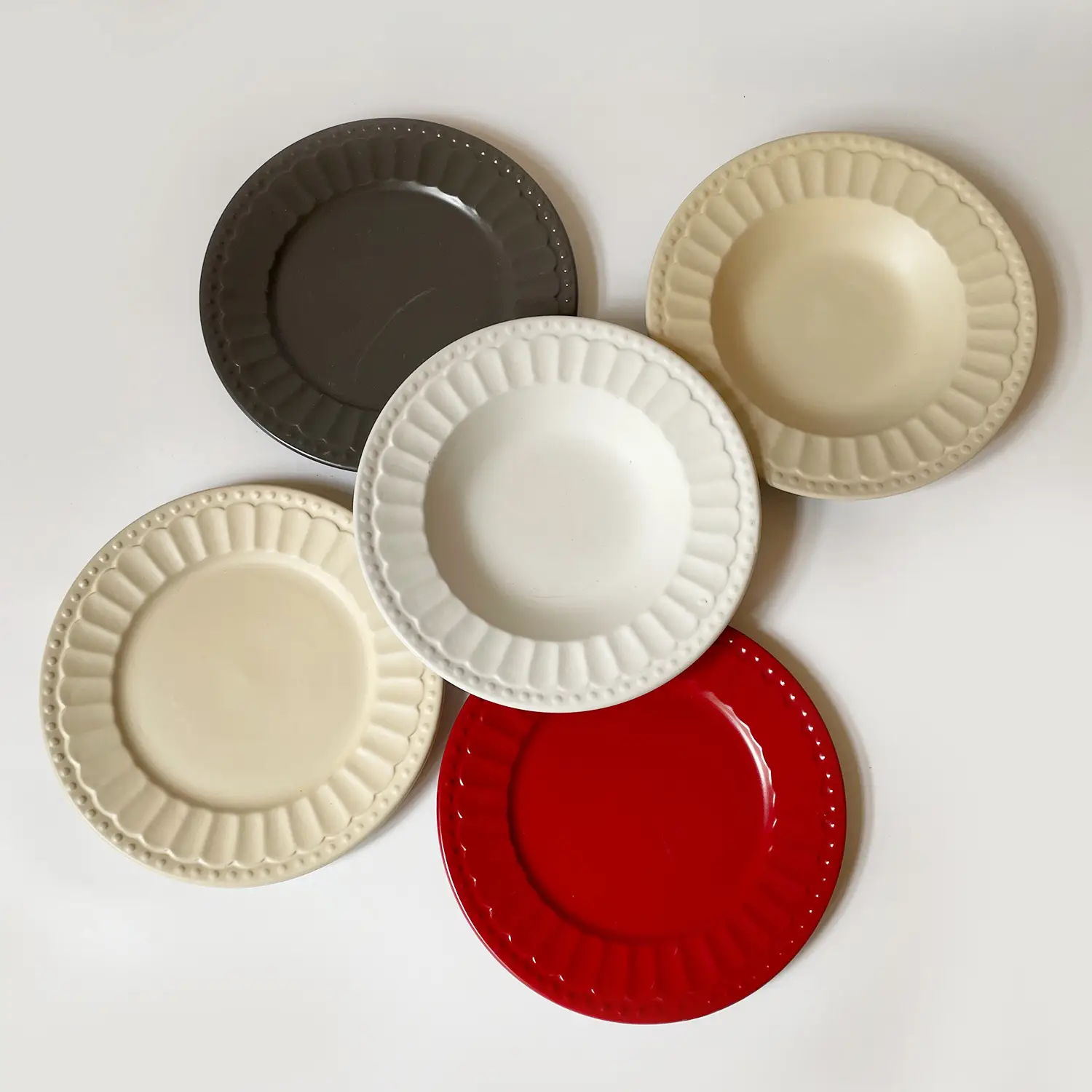 Wholesale Embossed Ceramic Plates Matte Red White Gray - Image 6