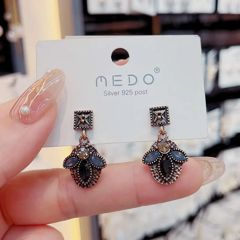 Elegant Retro Zircon Three-leaf Petal Earrings Silver 925 - Image 2