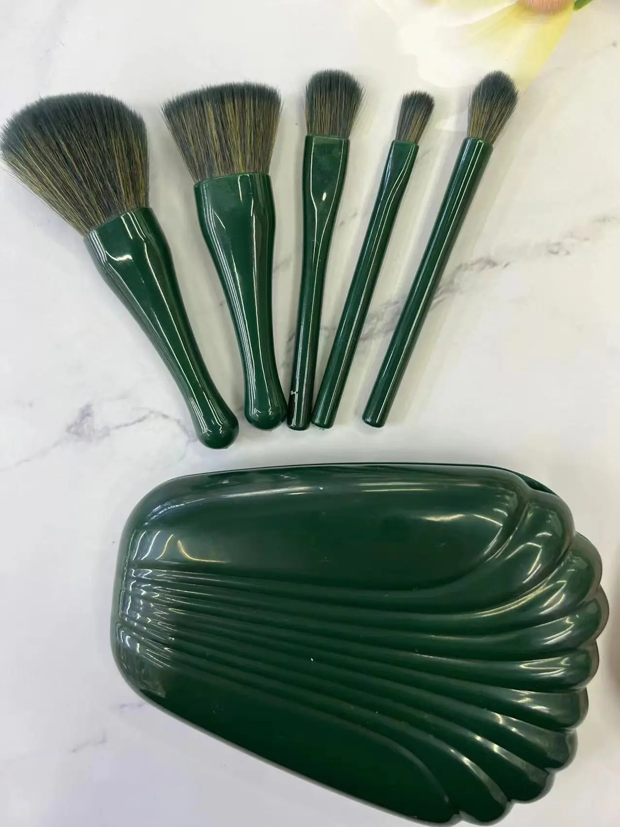 5-Piece Portable Makeup Brush Set with Mirror for Beginners - Image 7