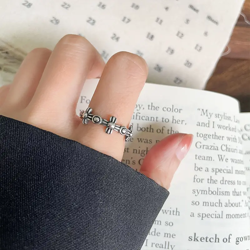925 Silver Open Ring with Floral Design — feature 15