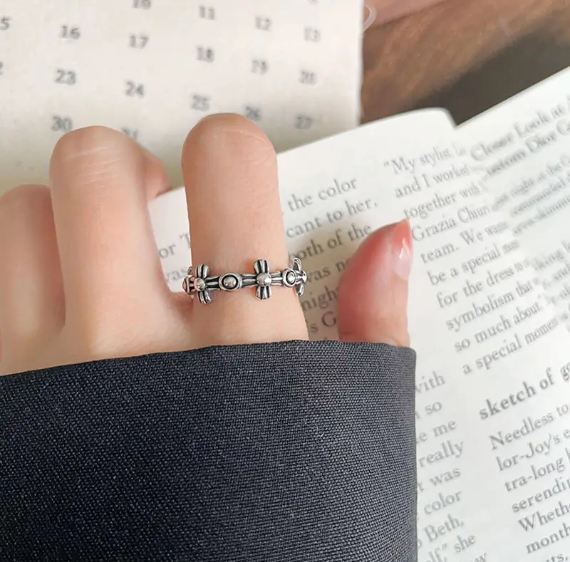 925 Silver Open Ring with Floral Design — feature 7