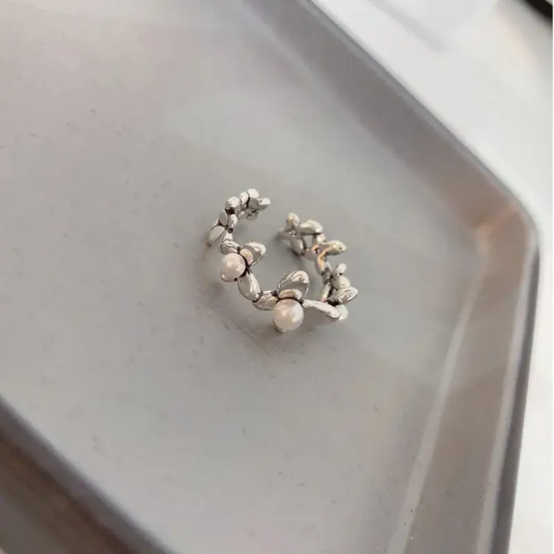 Women's Butterfly Pearl Ring Light Luxury Design - Image 5