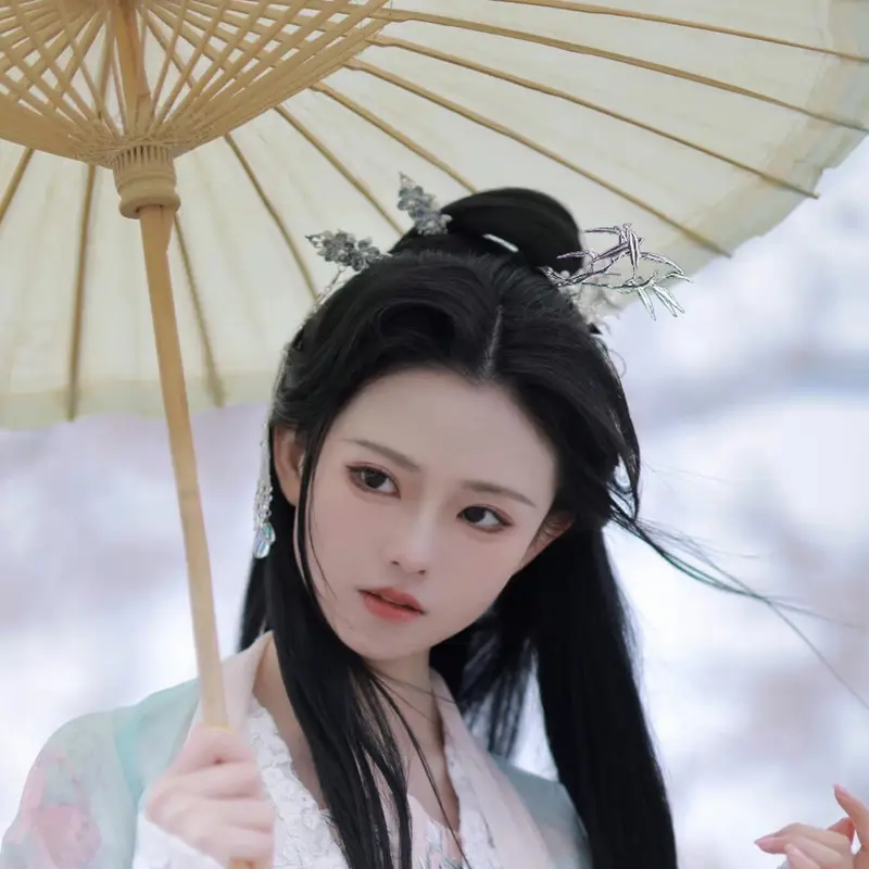 Golden Bamboo Leaf Hairpin Updo for Women - Image 3