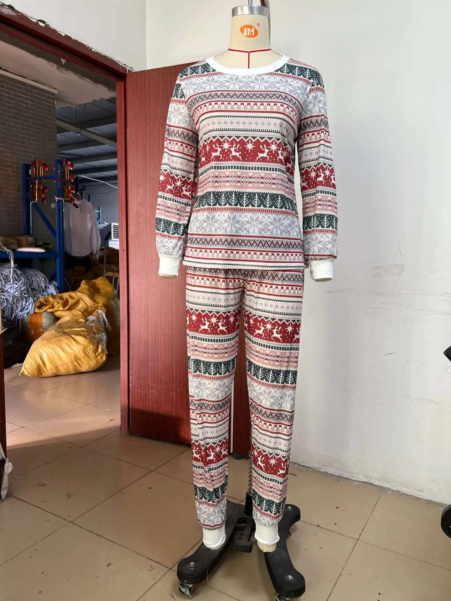 2025 Christmas Family Matching Pajamas Set — feature 1