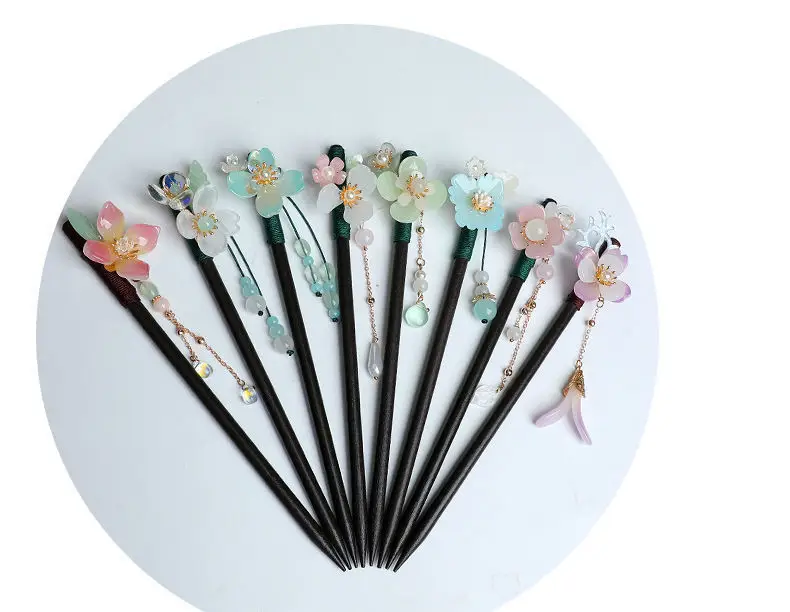 Chinese-style Cheongsam Hairpin with Tassel Ornament — feature 10